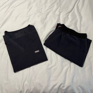 FIGS Scrub Set in Charcoal - Top XXL, Pants XXL/P